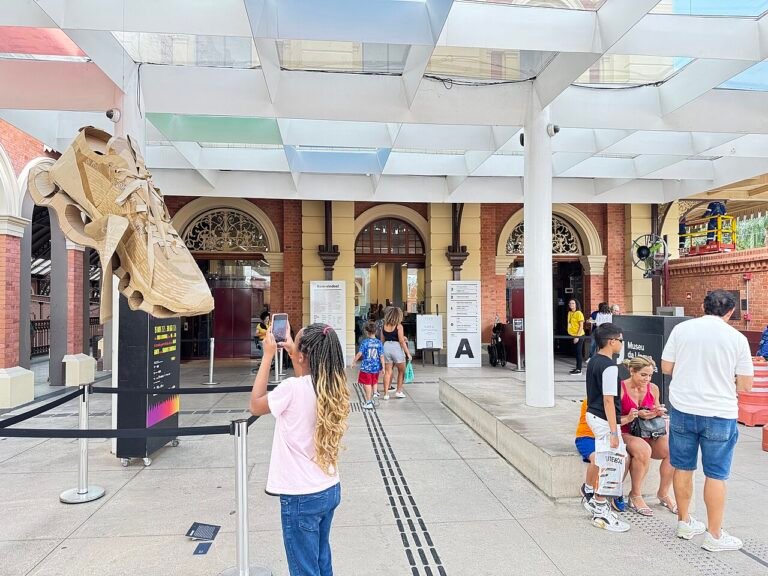 Entrada do Museu da Língua Portuguesa no edifício da Estação da Luz.