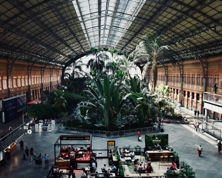 Jardim interno da estação de Atocha, em Madri, em fotografia de arquivo; não mostra o acidente em Urda